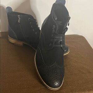Black leather suede Bugatchi boots 9